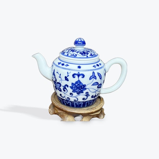 青花缠枝莲壶/ Qinghua Twined Lotus Teapot - JY HOUSE LONDON